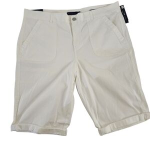 Bandolino Mandie Mid-Rise White Bermuda Shorts - Size 16W